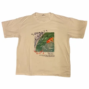 T-shirt med tryck - Vit T-shirt med japansk tryck i storlek S/M