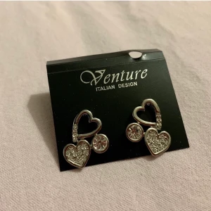 Örhänge  - Ny skick, Finns i alvik Stockholm Kan även skicka via post