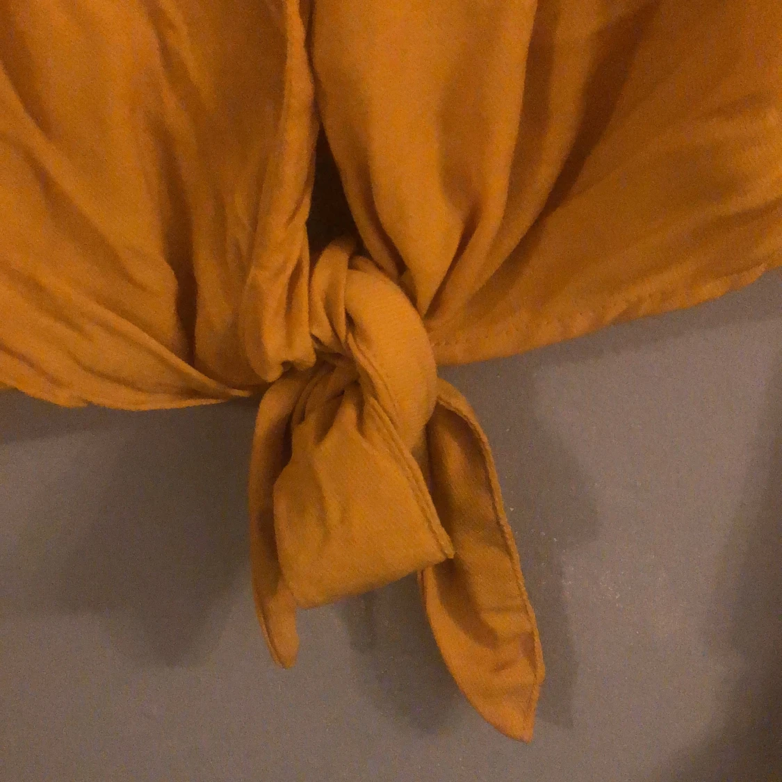 Gul v-ringad blus - 91