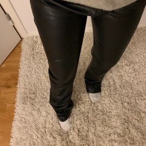 Raka skinnbyxor - Super snygga raka skinnbyxor  stl s använda två gånger 200 kr