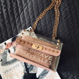 VÄSKA ( UN VOYAGE AU PAYS DES MERVEiLLES )  - Söt liten väska! Använd två gånger. 