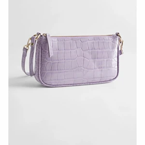 handväska från & other stories  - Säljer denna väska från & other stories som nästan är helt oanvänd! Ordinarie pris är 890 kr