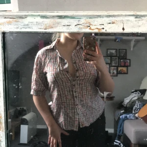 Färgglad skjorta  - Superskön färgglad skjorta storlek M/L  