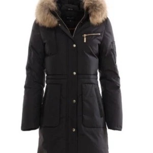 Hollies Jacka - Hollies jacka köpt förra hösten! Den är knappt använt, annars helt ny. Möts jättegärna upp i Gbg💞