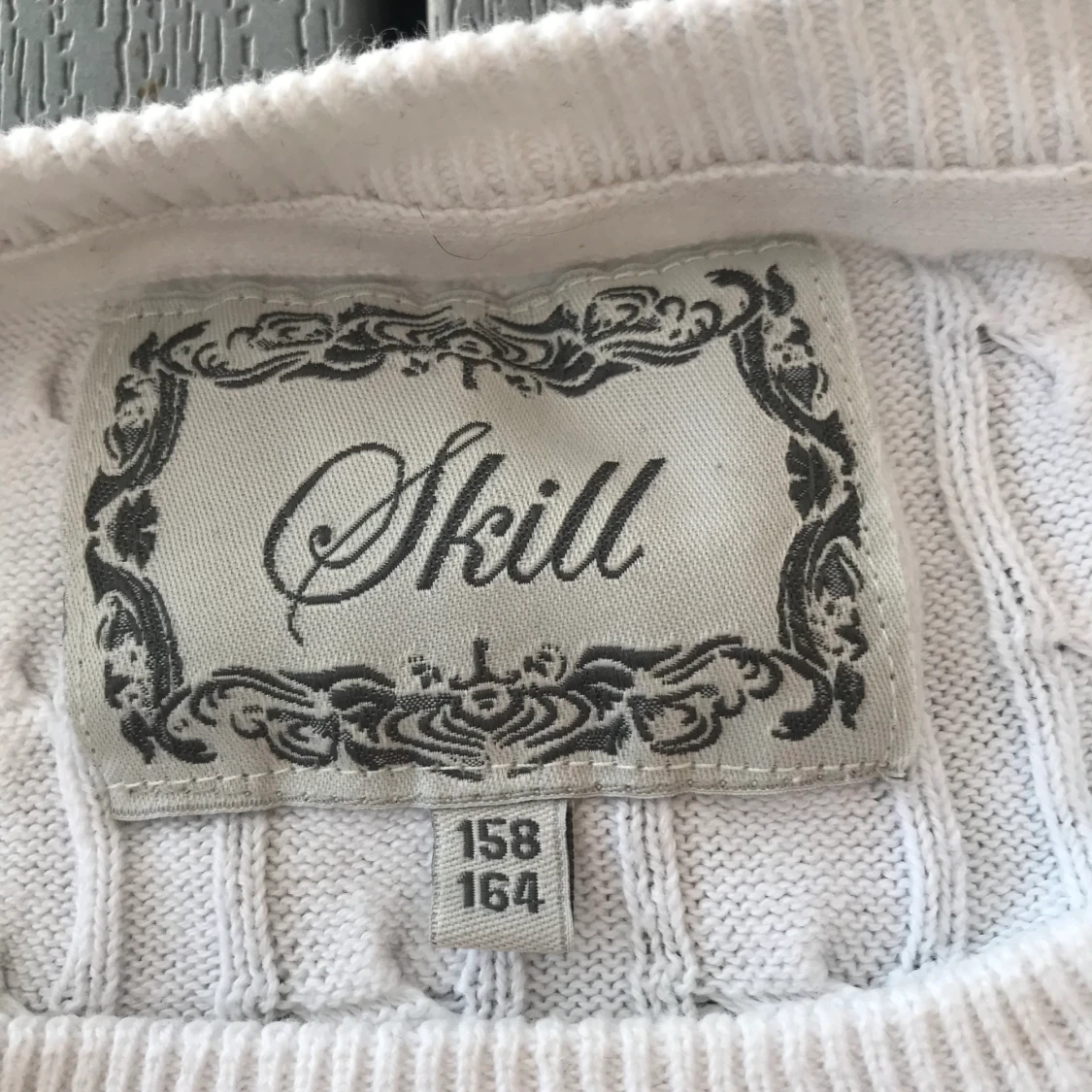 Kabelstickad tröja i storlek ca XS - 90