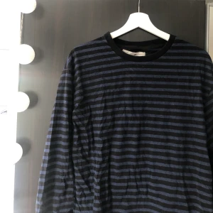 Randig tröja från carlings.  - Som ny. Randig långärmad. Otroligt skön. 