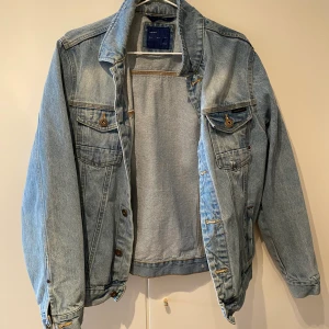 ZARA jeansjacka - Jeansjacka förr herr. Storlek M