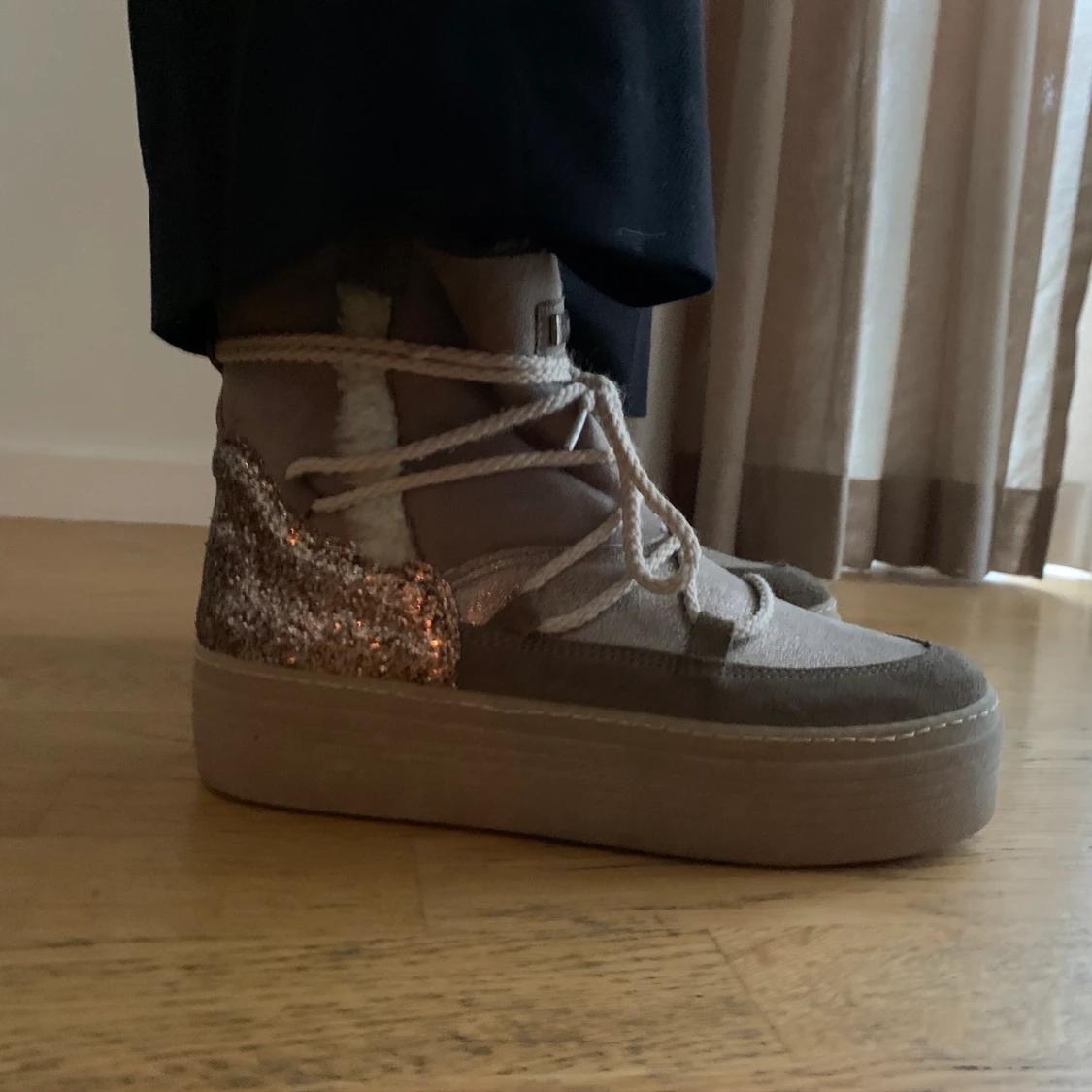 Höst/vinter skor från Guess