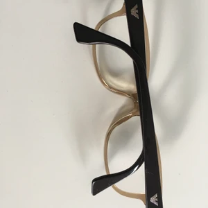 Emporio Armani made in Italy läsglasögon  - Emporio Armani made in Italy läsglasögon med styrka. Kan andra styrka hos optiker.