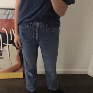 GAP jeans - Säljer dessa shit snygga Gap jeansen. De är classic fit men funkar som mom jeans för mig, ( jag e 172) börjar budgivningen på 150 kr