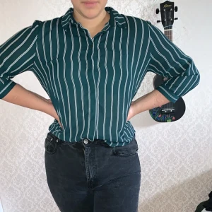 Bik bok - Denna är använd en par gånger, men är som ny. Inga hål inga märken och alla knappar är kvar. Säljer den pågrund av ändrad stil.  💕💕