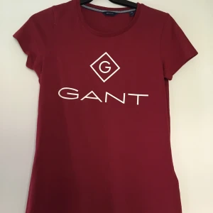 Gant t-shirt - Säljer denna då jag ej använder längre. Köptes i gant affären i Jönköping. Använt den varsamt så skicket är bra. 