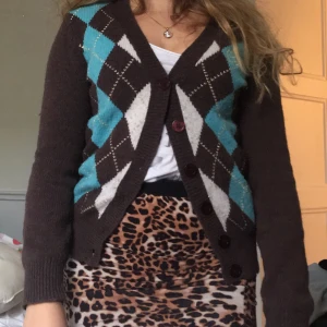 Kofta - En jättefin kofta köpt secondhand som inte kmr till användning. Passar XS-S