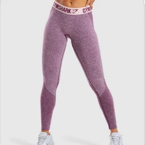 Gymshark tights - Säljer ett par gymshark tights i nytt skick ändast använd vid 1 tillfälle😆 säljs pågrund av att dom är försmå för mig :( ordinarie pris 500 hör av er om ni har några frågor❣️