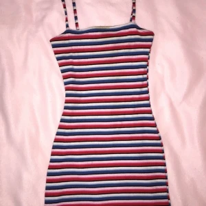 Fin klänning - En snygg randig klänning