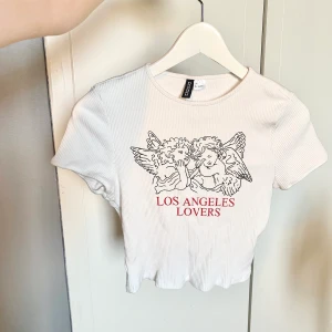 Söt T shirt - T-Shirt från H&M, Strl L. 70kr+frakt