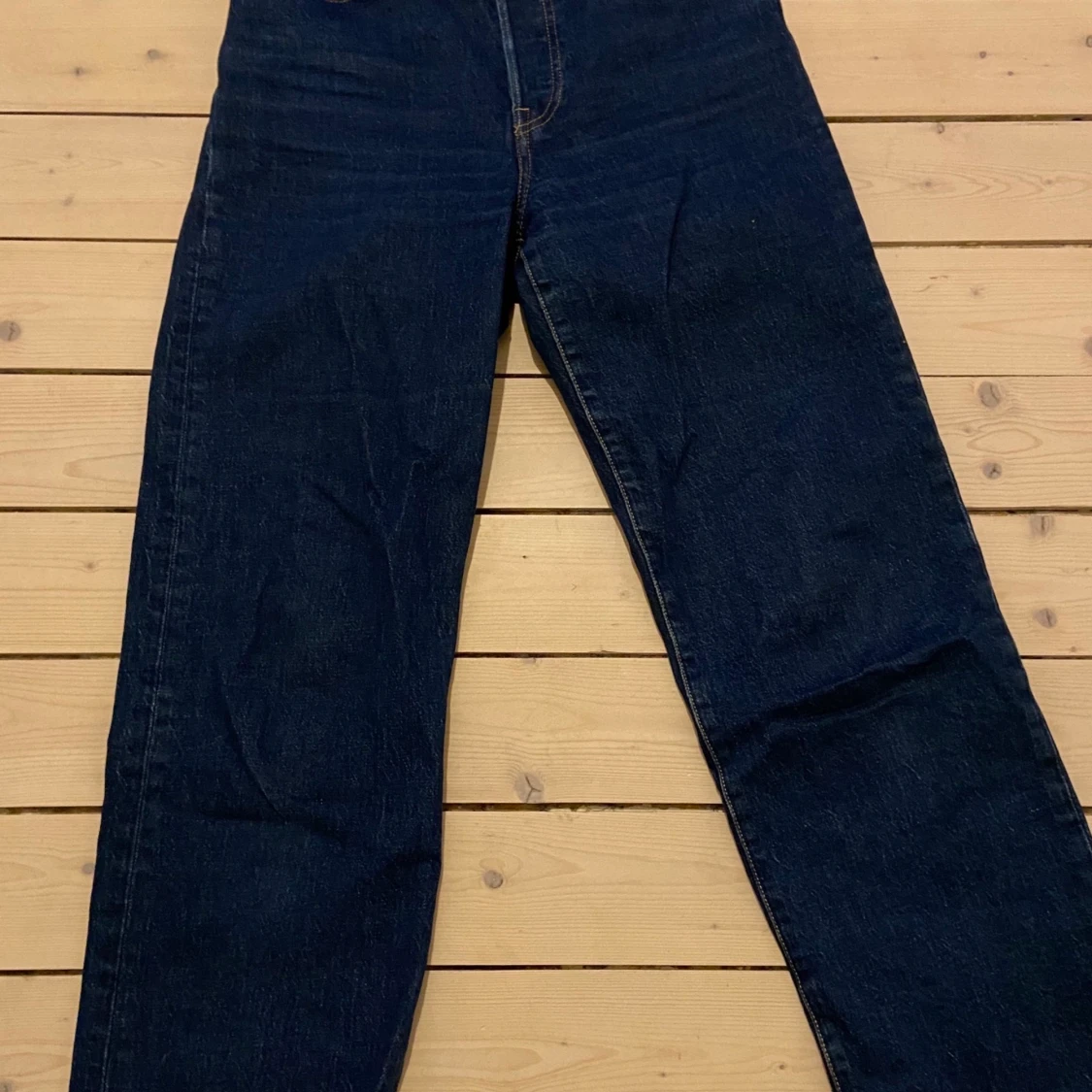 Levis jeans rib cage 28