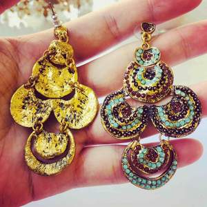 I want to sale my beautiful earrings, which I used very very rare. They are in good condition like new. I bought them from NK for 1500:-