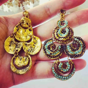  - I want to sale my beautiful earrings, which I used very very rare. They are in good condition like new. I bought them from NK for 1500:-