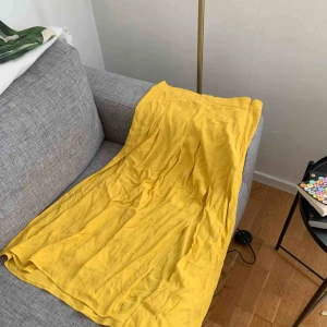  - Oanvänd kjol från HM