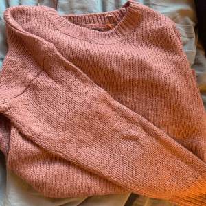 Vanlig rosa stickad tröja, knappt använd