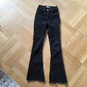  - Boot cut jeans från Gina tricot stretchiga och tigtha i benen💗