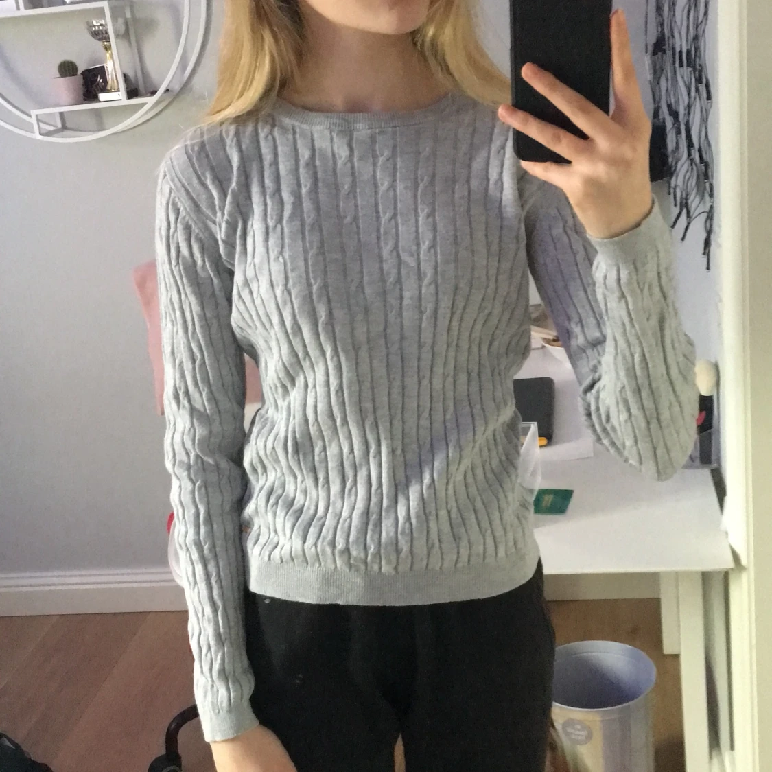 Grå långärmad tröja