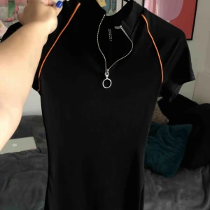  - Supercool tight kort/mellanlång klänning ❤️