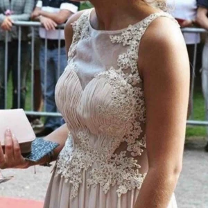  - Min fina balklänning i bra skick. Som nu inte kommer få någon mer användning!