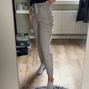  - Fina byxor från H&M med snöre! Passar bra på mig som är 164cm lång🦋 