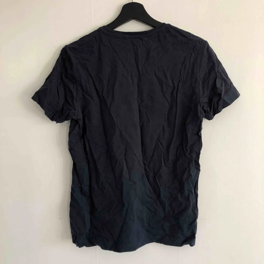 Sommar T-shirt 📎 kan mötas upp i Jönköping annars står köparen för frakten. T-shirts.