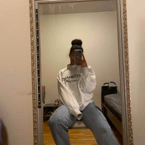  - HM sweatshirt Knappt använd Tröjan är oversized, men inte överdrivet stor  