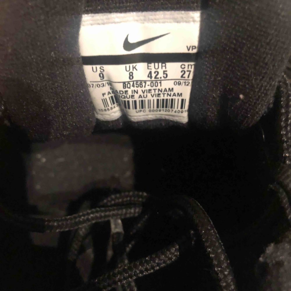 Säljer mina Nike air Max 97 (svarta). Då jag aldrig använde de mer än 3 gånger, vilket ledde till att jag vill sälja de. Priset går att diskutera. Om ni är intresserade maila:  christoffer.dorch@gmail.com  . Skor.