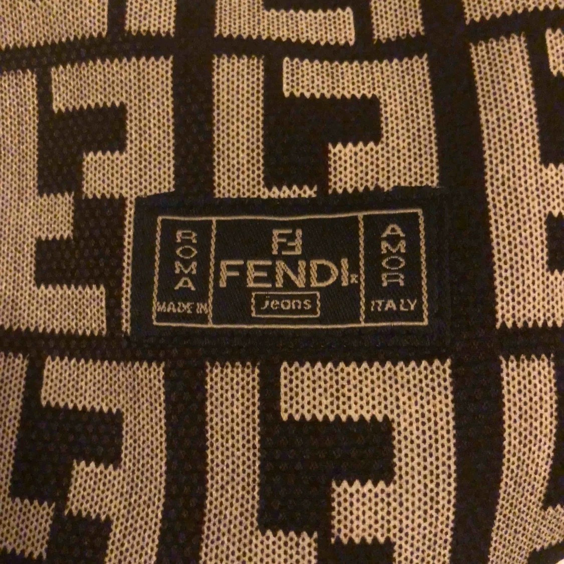 Äkta fendi halsduk - 91