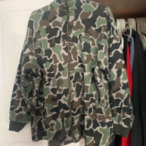  - Aldrig använd tröja från Adidas i jätteskönt tjockt material. I ypperligt skick. Siffrorna på ryggen är i satintyg.