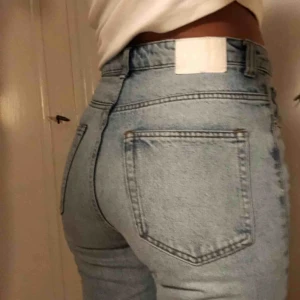 Weekday jeans  - Jeans från weekday, W26, uppsprättade längst ner, ljusblåa, sällan använda