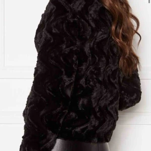  - Säljer denna snygga jackan ifrån veromoda Storlek-S Nypris-399kr Mitt pris - 150kr