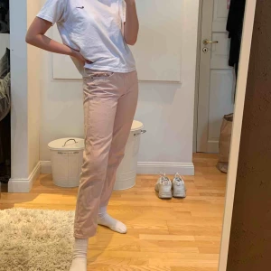 - Superfina rosa boyfriendjeans i väldigt bra skick!