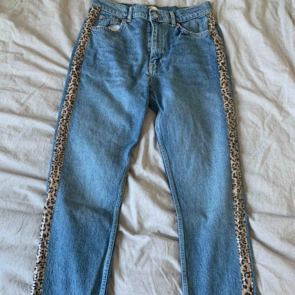Jeans med leopard  - 90