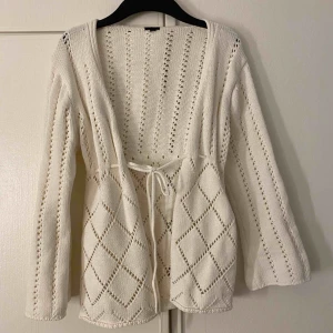  - Fin kofta från scenario, liknar dom populära koftorna, fint skick, säljer då den blivit för liten därav ingen bild på, om flera intressen blir det bud, 100+frakt😊