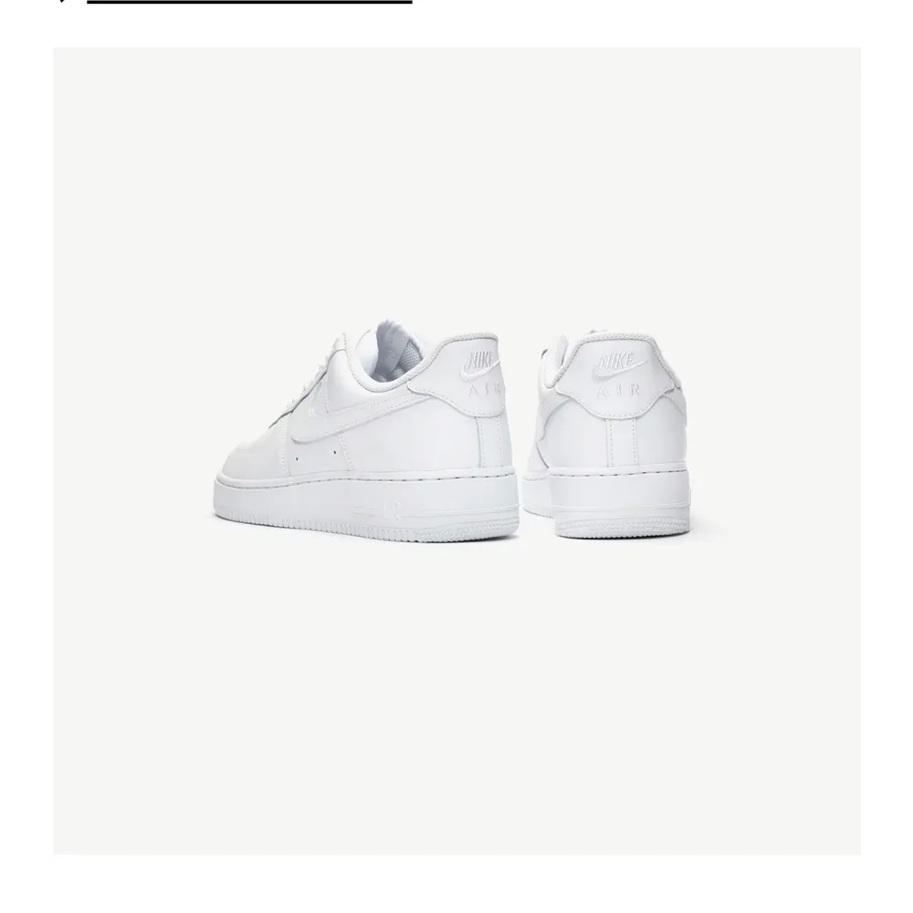 Säljer mina helt nya klassiska Air Force 1 som inte ens är uppackade ur kartongen pga fel storlek och det har nu gått för lång tid för att jag ska kunna lämna tillbaka dem. Köpta för 1000 kr på sneakersnstuff för några veckor sedan, säljer för 840 kr. 💗. Skor.