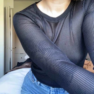  - Svart tröja från carin wester. Kan mötas upp i Malmö/Växjö annars tillkommer frakt🌸