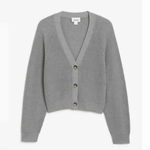  - Cardigan i kortare modell ifrån monki, använd få gånger, garderobsrensning
