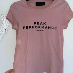  - T-shirt från peak!!