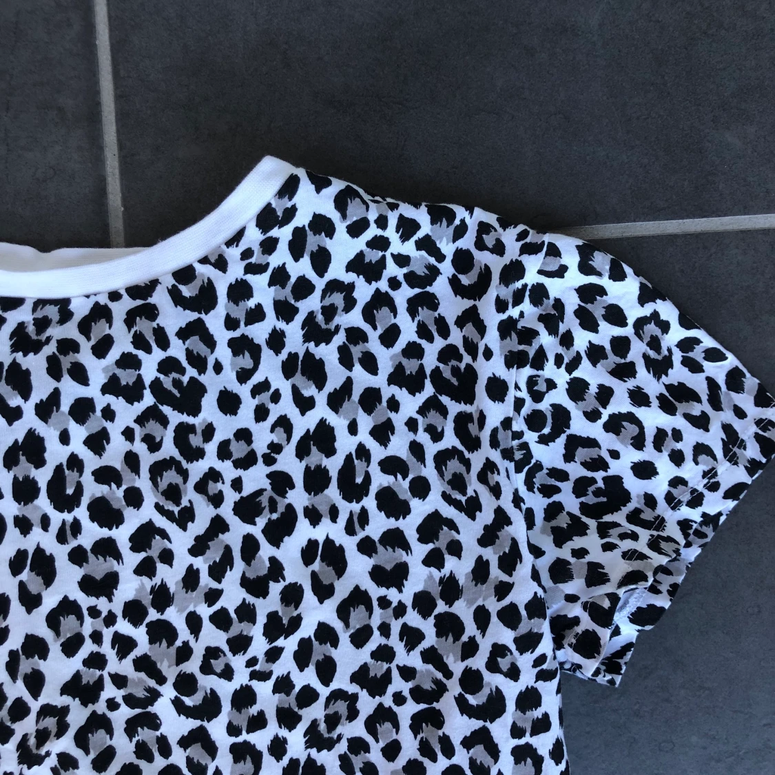 Leopard t-shirt från H&M storlek M - 91