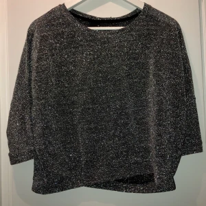 Fest topp  - Snygg tröja att ha till ett speciellt tillfälle ❣️