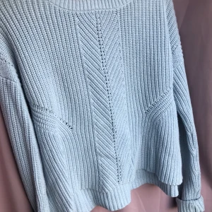 stickad ljusblå tröja  - super fin stickad tröja från BikBok. Fint skick🥰storlek xs, köparen står för frakten<3