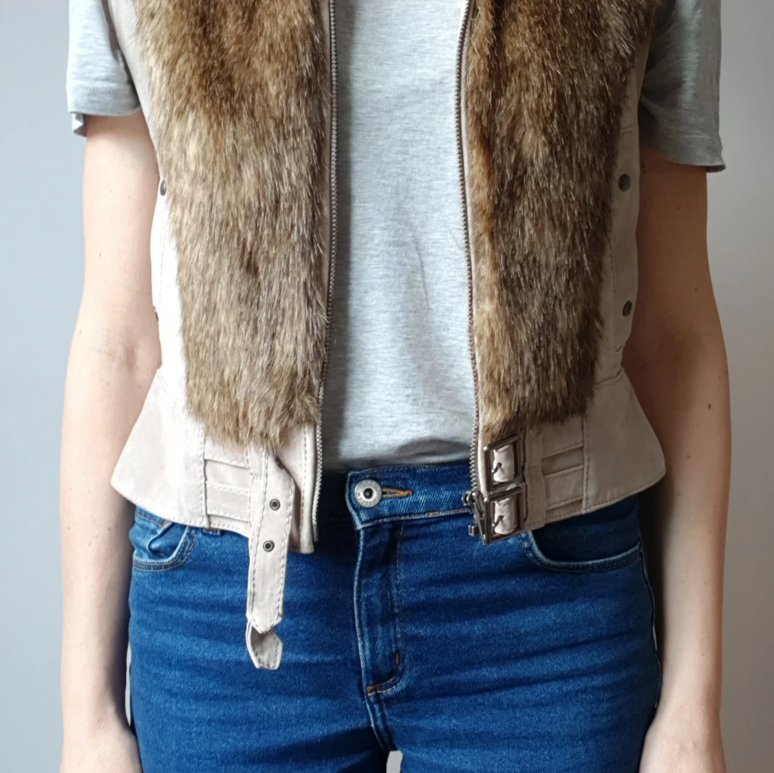 Zoul - skinnväst med fuskpälskrage - 90