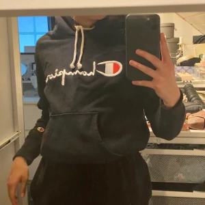 Champion hoodie  - Svart Champion hoodie storlek XS (något liten i storlek) nypris 1095