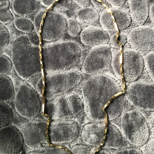Glömt - Ett guldigt halsband🌸 Köparen står för frakten🌸